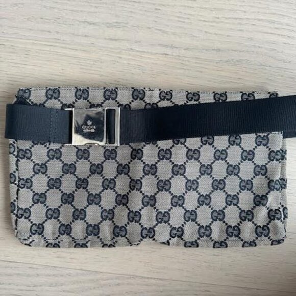 GUCCI VINTAGE BELT BAG/CROSS BODY BAG WITH ADJUSTABLE STRAP. - Picture 8 of 14